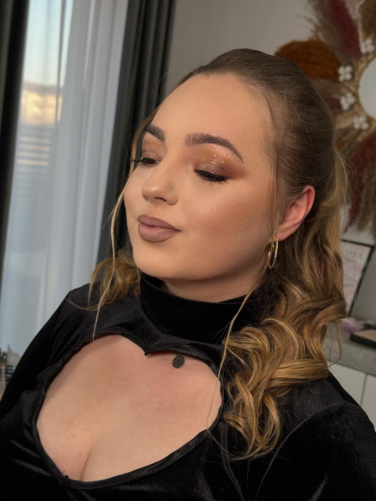 Culoare Anului 2025 - Mocha Mousse