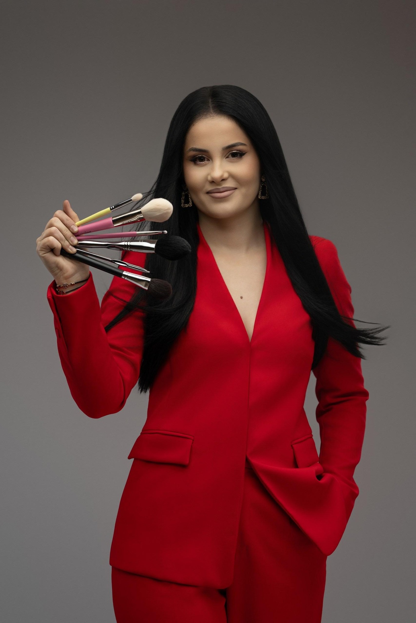 Rolul Primer-ului în Make-Up: Baza Esențială Pentru Un Machiaj Durabil