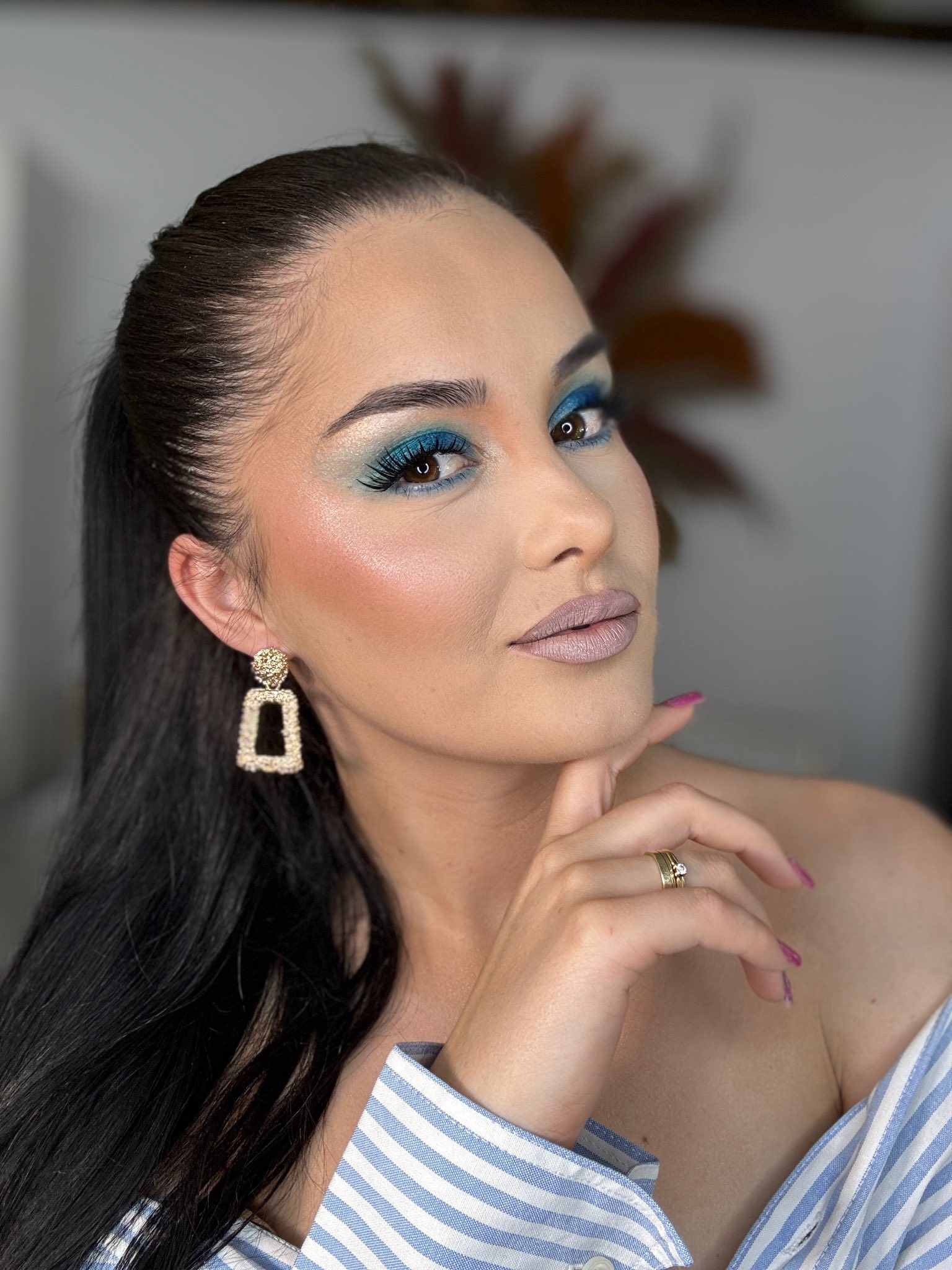 Cum Să Porți Machiajul Colorat în 2025 – Fără Să Pari Exagerată