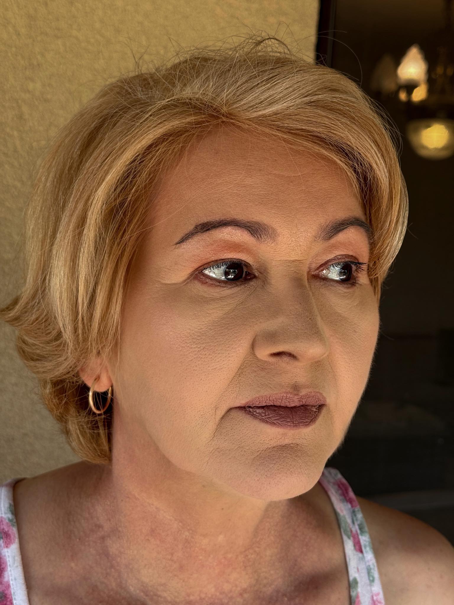 Machiajul potrivit pentru ten matur – reguli esențiale de care țin cont