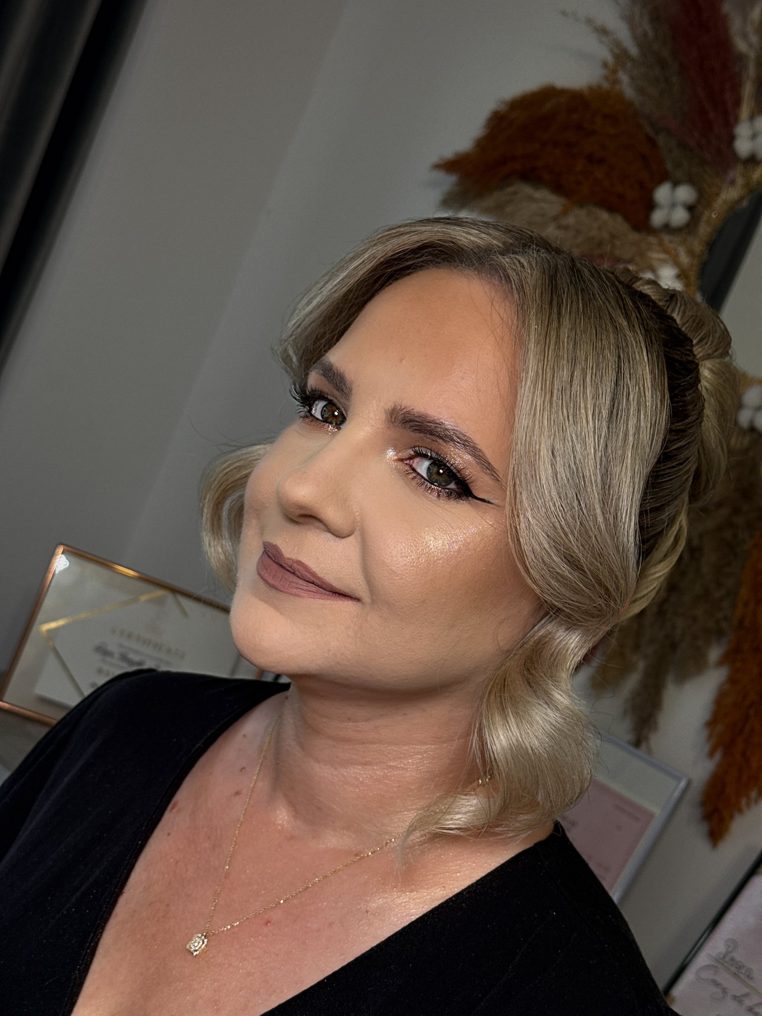 „Machiaj Profesional în Timișoara – Servicii Personalizate pentru Mirese și Evenimente Speciale