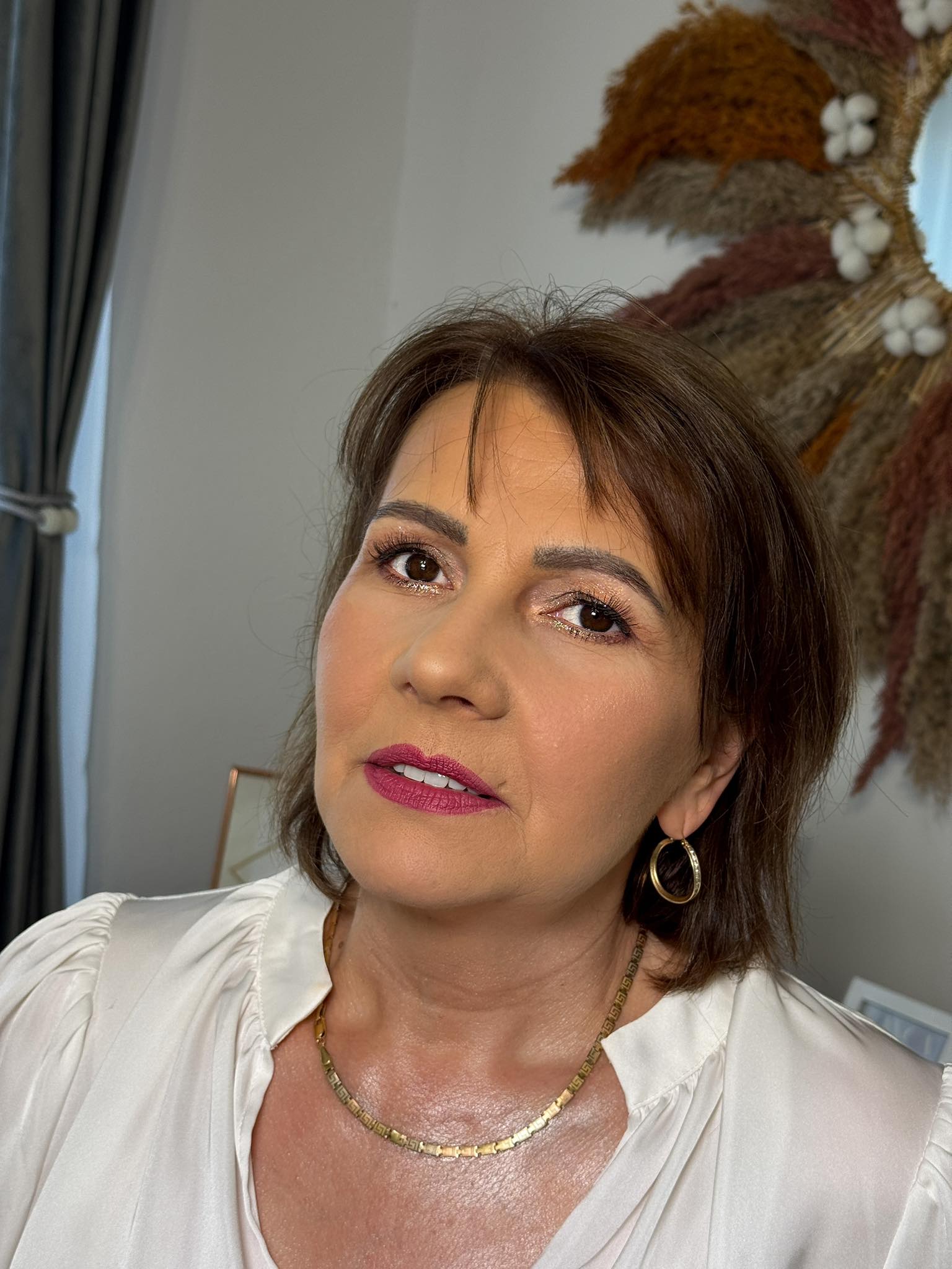 Tendințe în machiaj 2025 – ce se poartă în Timișoara la evenimentele speciale