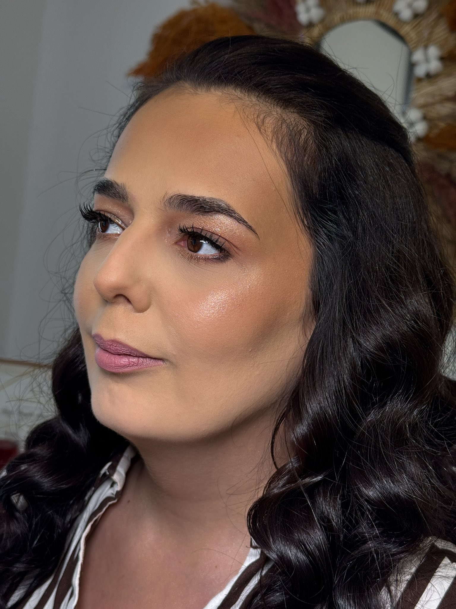 Machiaj rezistent întreaga zi – secretele unui look fresh și durabil