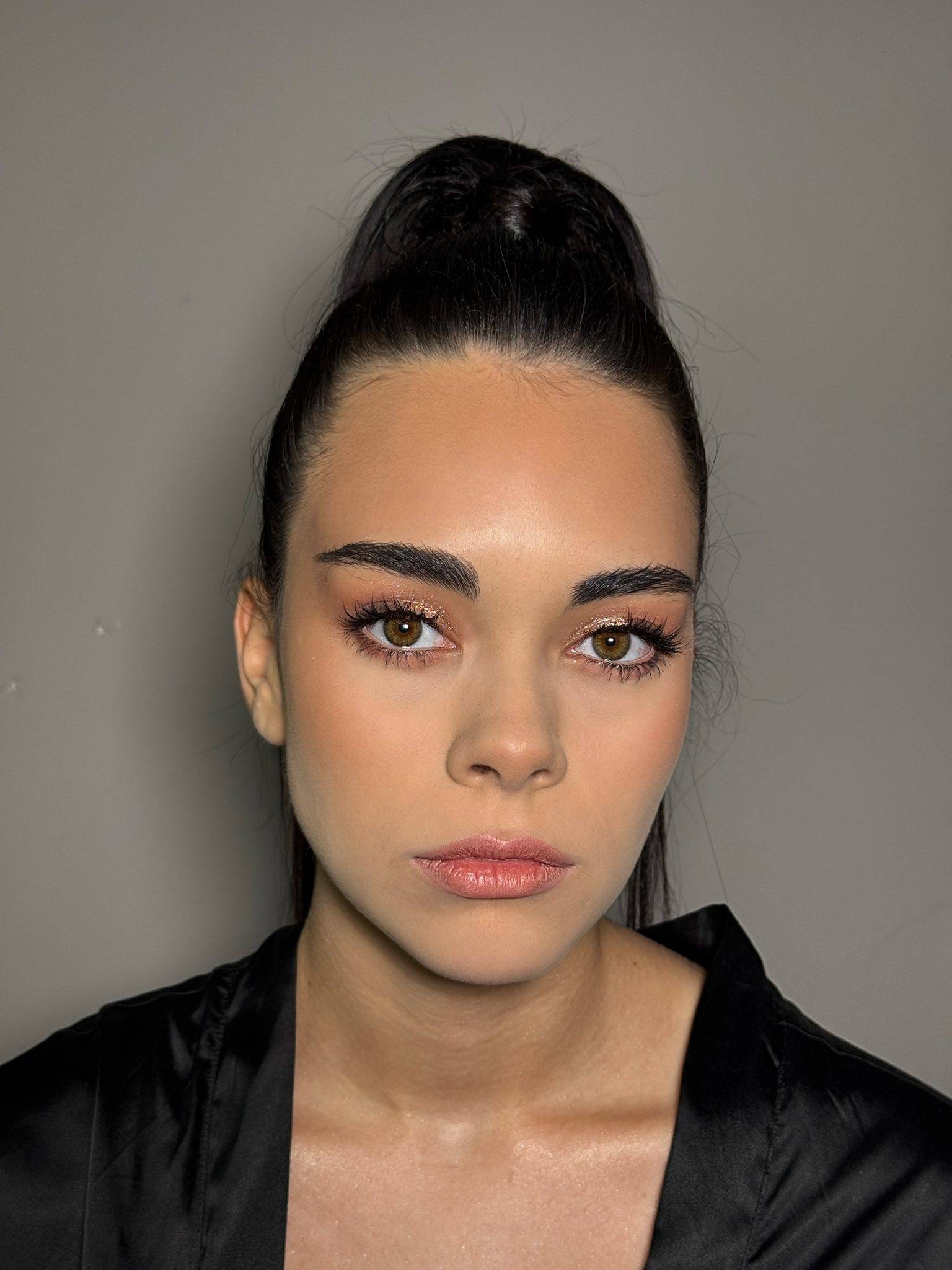 Machiaj profesional pentru evenimente corporate în Timișoara – imagine impecabilă pentru business